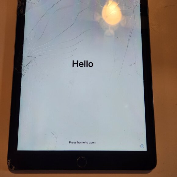 Apple iPad Air A1474 Tablet, 16GB, 9.7", WiFi Only, A7 Processor, w/Battery - Picture 12 of 14